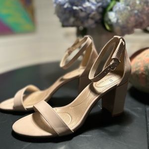 Bandolino block heeled bone sandal